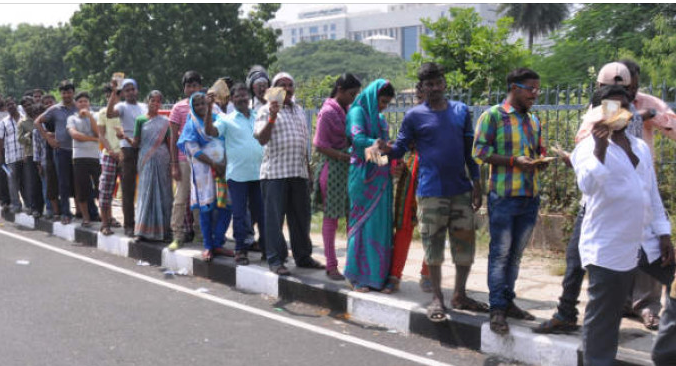 கன்டெய்னர் லாரிகளில் புதிய ரூ.500 நோட்டுக்கள் சென்னை வந்தன.. சில்லறை தட்டுப்பாடு நீங்குமா?