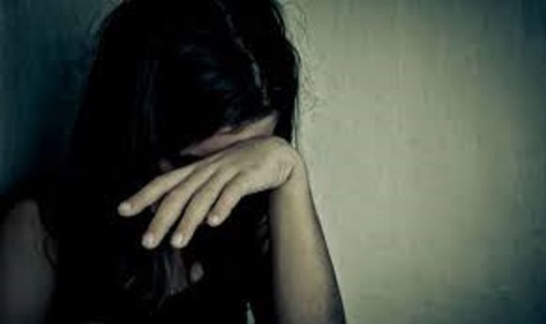 12 வயது சிறுமியை துஷ்பிரயோகம் செய்ய முயற்சித்த 2 மனைவிக்காரன் நையப்புடைப்பு!