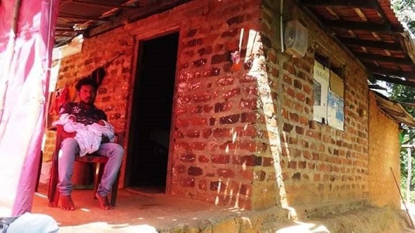 இலங்கையில் தாயை இழந்து பரிதவிக்கும் இரட்டை குழந்தைகள்!