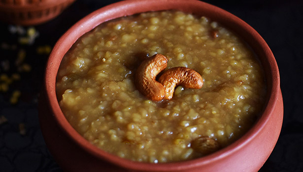 கோதுமை ரவை கருப்பட்டி பொங்கல் செய்வது எப்படி ??