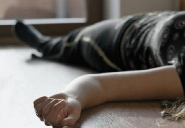 5வது மாடியில் இருந்து குதித்து பெண் ஒருவர் தற்கொலை.. வெளியான காரணம்!