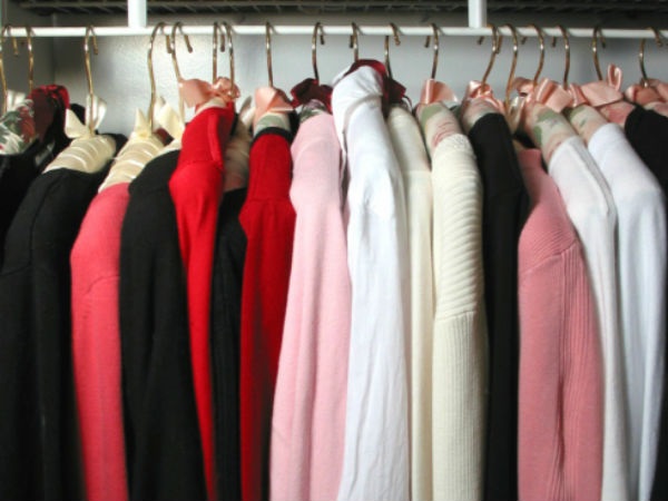 வவுனியாவில் பிரபல ஆடையகம்  ஒன்றில் ஆடைகளை திருடிய நபர் கைது!