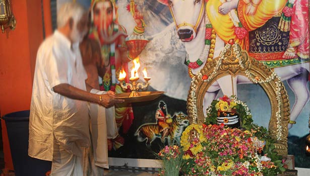 இந்த ஆண்டுக்கான முதல் சனி மஹாப்பிரதோஷம்... இதை செய்தால் பாவங்கள் விலகிடும்