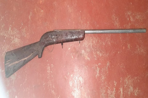 சட்டவிரோதமாக வைக்கப்பட்டிருந்த இடியன் நாட்டுத் துப்பாக்கி மீட்பு!