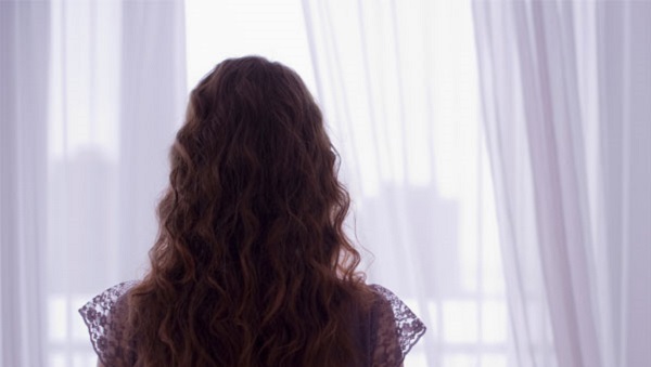 ஆசிரியையுடன் ‘பழகிப் பார்த்த’ அதிபர்; நிர்வாணமாக்கி அடித்து வீடியோ பதிவு செய்த கணவன்.... வெளியான தகவல்!