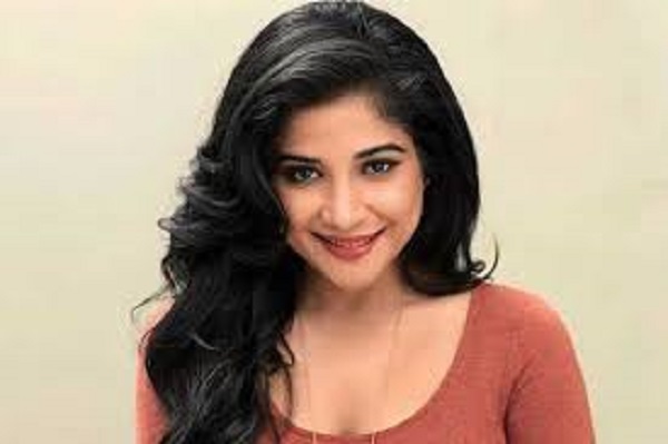 சாக்ஷி அகர்வால் Hot photos..!