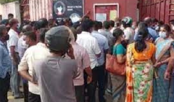 பம்பலபிட்டியிலுள்ள பிரபல தமிழ் மகளிர் பாடசாலையை முற்றுகையிட்ட இரு குழுக்கள்! வெளியான தகவல்!