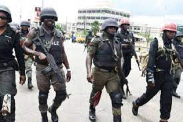 ஆப்பிரிக்காவில் ஆள்கடத்தல்காரர்களை வேட்டையாடிய இராணுவம் : 10 பேர் பலி!