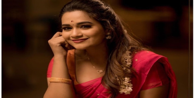 பளிங்கு போல இருக்கும் பாண்டியன் ஸ்டோர்ஸ் முல்லை.!