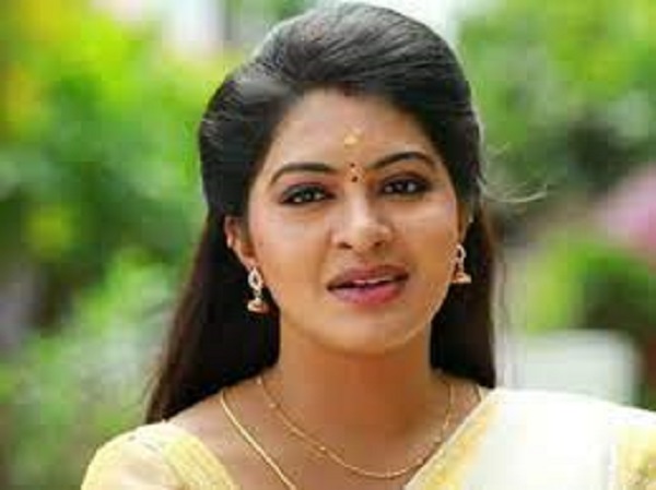 தாராளம் காட்டும் ரச்சிதா மகாலட்சுமி லேட்டஸ்ட் போட்டோஸ் !