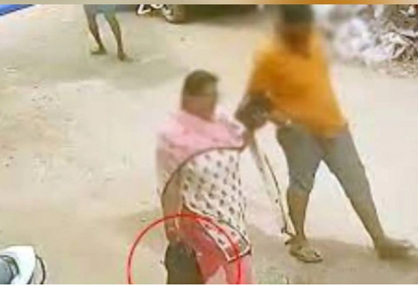 கணவனின் தலையை வெட்டியெடுத்துக் கொண்டு பொலிஸ் நிலையம் சென்ற மனைவி... வெளியான காரணம்!