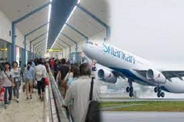 கட்டுநாயக்க விமான நிலையத்தில்...  5 பேர் கைது