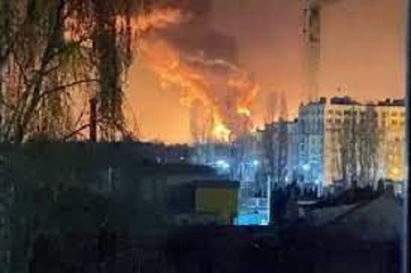 உக்ரைன் தலைநகரில் பெரும் தீப்பிழம்பு!