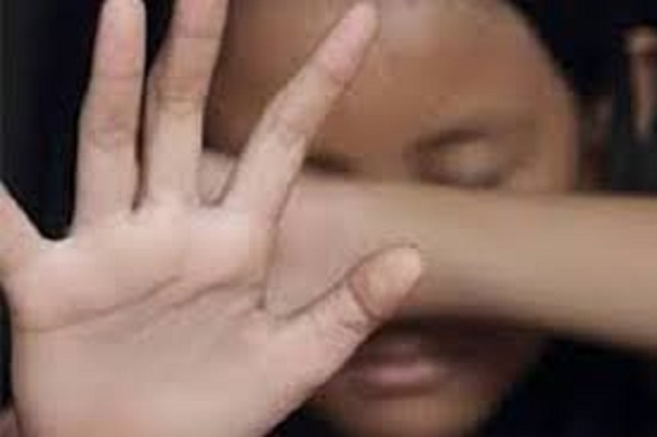 14 வயதுடைய சிறுமி ஒருவரை துஷ்பிரயோகம் செய்த 3 பேர் கைது! வெளியான தகவல்!