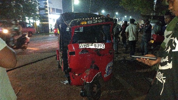 முச்சக்கரண்டிகள் நேருக்கு நேர் மோதி விபத்து!