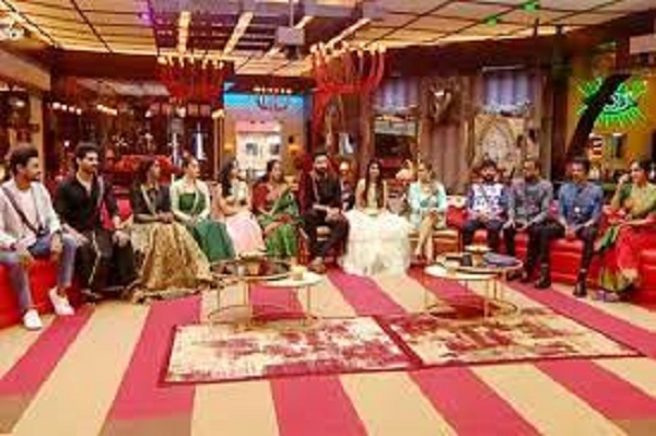 பிக்பாஸிலிருந்து வெளியேறிய பெண் போட்டியாளர்! வனிதாவை கதறவிட்ட தருணம்... வெளியான வீடியோ!!