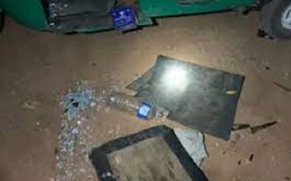 யாழ்ப்பாணத்தில் காதல் விவகாரத்தால் ஏற்பட்ட வன்முறை... வீட்டுக்குள் புகுந்த கும்பல்!