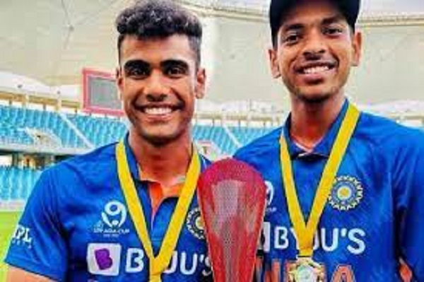 இளம் சிங்கக்குட்டியை தட்டி தூக்கிய CSK