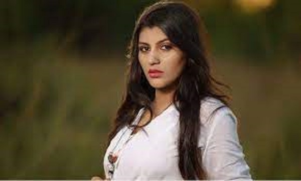 நினைத்து நினைத்து வருந்தும் யாஷிகா.! தோழிக்காக கண்ணீர்வடிக்கும் நடிகை யாஷிகா.!