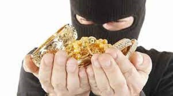 சுவிஸிலிருந்து வந்த குடும்பத்தின் 60 பவுண் நகை திருட்டு: யாழ்ப்பாணத்தில் சம்பவம்!