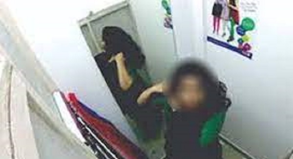 மாணவிகளின் கழிவறைக்குள் இரசிய கமரா.. பொலிஸார் தீவிர விசாரணை..!!