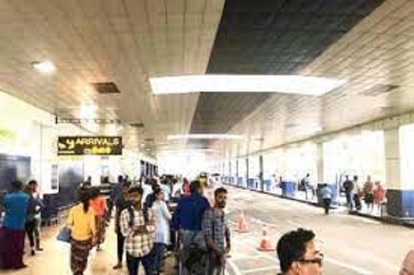 வெளிநாடு செல்ல முற்பட்ட இலங்கையர்களுக்கு கொரோனா...  யாழ்ப்பாணத்தில் 7 பேர் அடையாளம்