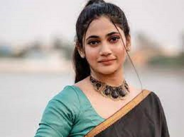 லாஸ்லியா .. Hot pics..!