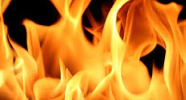 மண்ணெண்ணெய் அடுப்பு தீப்பற்றி இளம் பெண் படுகாயம்! யாழில் சம்பவம்!