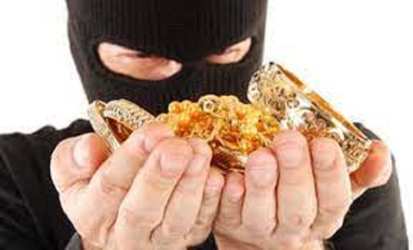 யாழில் பல இலட்சம் பெறுமதியான தங்க நகைகள் திருட்டு