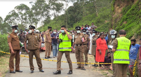 நடுவீதியில் வெட்டிக் கொல்லப்பட்ட மாணவி..... வெளியான புகைப்படம்!