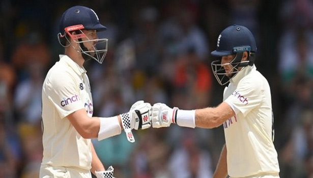 பிரிட்ஜ்டவுன் டெஸ்ட்: வெஸ்ட் இண்டீசுக்கு எதிராக இங்கிலாந்து 507 ரன்கள் குவிப்பு