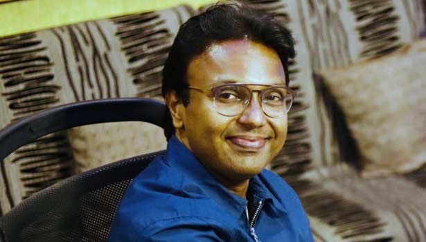 மனைவியை பிரிந்த இசையமைப்பாளர் எடுத்த அதிரடி முடிவு..!!