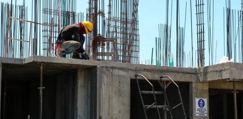 நாட்டின் தற்போதைய நிலைமைக்கு எதிர்வரும் மூன்று மாதங்களுக்கு அனைத்து நிர்மாணப் பணிகளையும் இடைநிறுத்துமாறு கோரிக்கை!