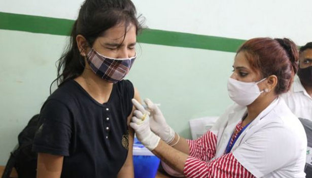18 வயதுக்கு மேற்பட்டவர்களுக்கு கொரோனா பூஸ்டர் தடுப்பூசி போடும் பணி இன்று தொடங்கியது
