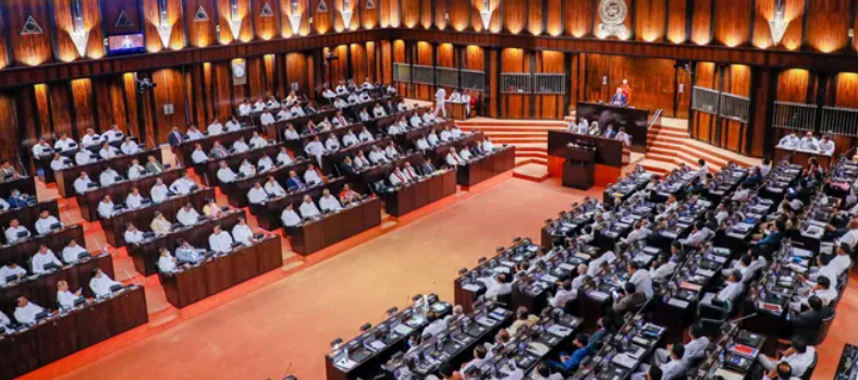 அரசாங்கத்திற்கு எதிராக நம்பிக்கையில்லா பிரேரணை...கையொப்பங்களை பெற ஆரம்பித்தது எதிர்க்கட்சி !