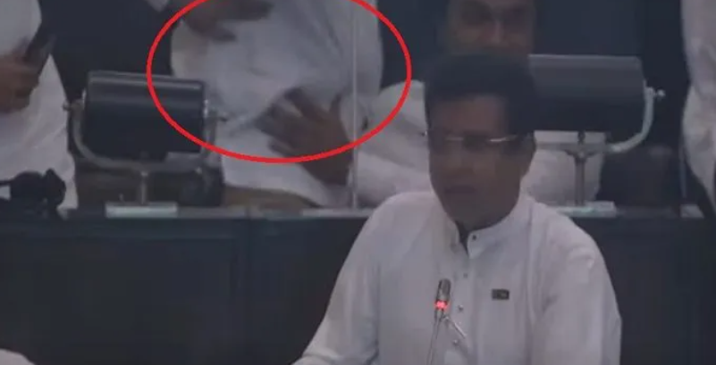 ஆளும் கட்சி மட்டும் எதிர்க்கட்சி உறுப்பினர்களிடையே கைகலப்பு – சபாநாயகர் அதிரடி அறிவிப்பு