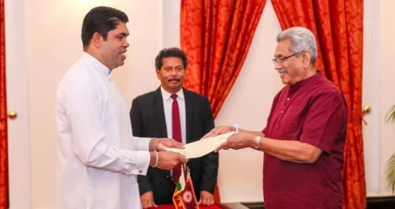 பதவிகளில் இருந்தும் சாந்த பண்டார நீக்கம் !