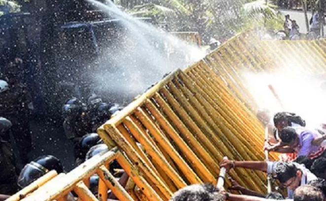 நாடாளுமன்றத்திற்கு அருகில் பல்கலை மாணவர்கள் மீது கண்ணீர்ப்புகை மற்றும் நீர்த்தாரை பிரயோகம்!