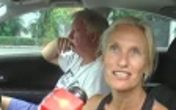 இலங்கையர்கள் இவ்வளவு துன்பங்களை அனுபவிக்க வேண்டியவர்கள் அல்ல..வெளிநாட்டு தம்பதியினர்