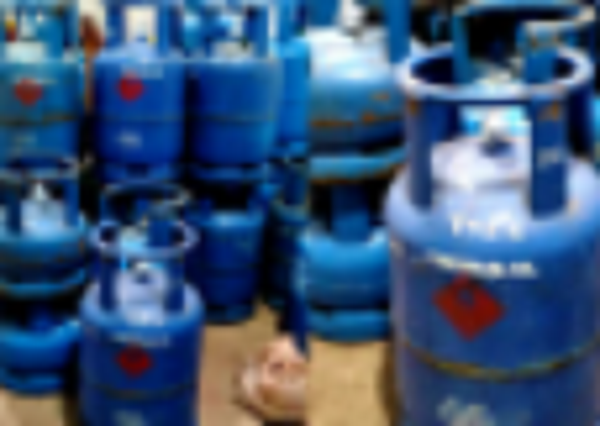 வீட்டில் பதுக்கப்பட்டிருந்த 230 சமையல் எரிவாயு கொள்கலன்கள் கைப்பற்றல்!