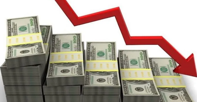 டொலரின் விலை 330 ரூபாயாக அதிகரிப்பு !!