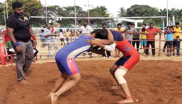 சேலத்தில் மாநில அளவிலான மல்யுத்த போட்டி