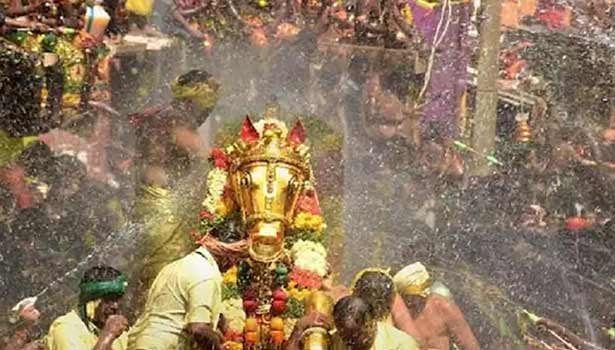 கள்ளழகர் மீது விசைப்பம்புகள் மூலம் தண்ணீர் பீய்ச்சக்கூடாது