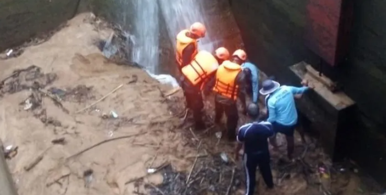 றம்பொடை நீர்வீழ்ச்சியில் அடித்துச் செல்லப்பட்டு காணாமல் போயிருந்த மேலும், இருவரின் சடலங்கள் மீட்பு