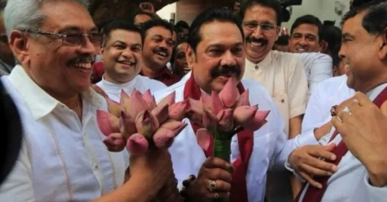 முன்னாள் பிரதமர் மஹிந்த ராஜபக்ஷ இராணுவப் பாதுகாப்புடன் அலரிமாளிகையை விட்டு வெளியேறினார்