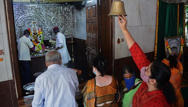 இறைவனுக்கு மணியடித்து தீபாராதனை காட்டுவதற்கான நோக்கம் என்ன?