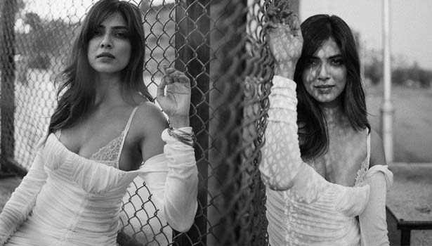 கவர்ச்சி உடையில் விஜய் பட நடிகை..!!