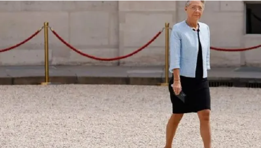 பிரான்ஸின் புதிய பிரதமாக முன்னாள் தொழிற்துறை அமைச்சர் எலிசபெத் போர்ன் நியமனம்..!!