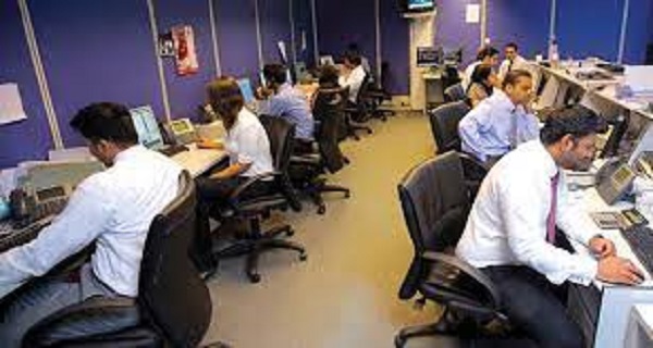 நாட்டில் எரிபொருள் உள்ளிட்ட  அத்தியாவசிய பொருட்களின் பற்றாக்குறை காரணமாக அரசாங்க செலவினங்களைக் குறைக்க நடவடிக்கை..!!