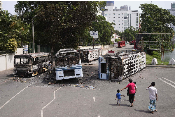 சில தினங்களுக்கு முன்னர் வன்முறையால் எரிக்கப்பட்ட தனியார் பேருந்துகள் தொடர்பில் தனியார் சங்கம் விடுத்துள்ள முக்கிய அறிவிப்பு..!!